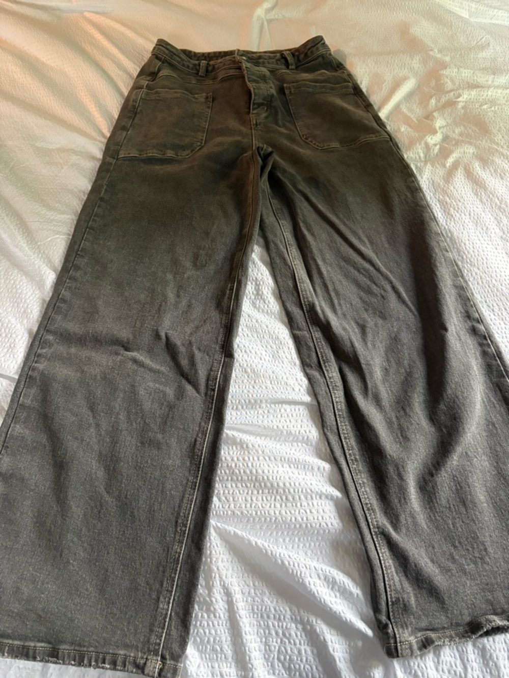 Woman’s wide-Leg Jeans in Charcoal Gray